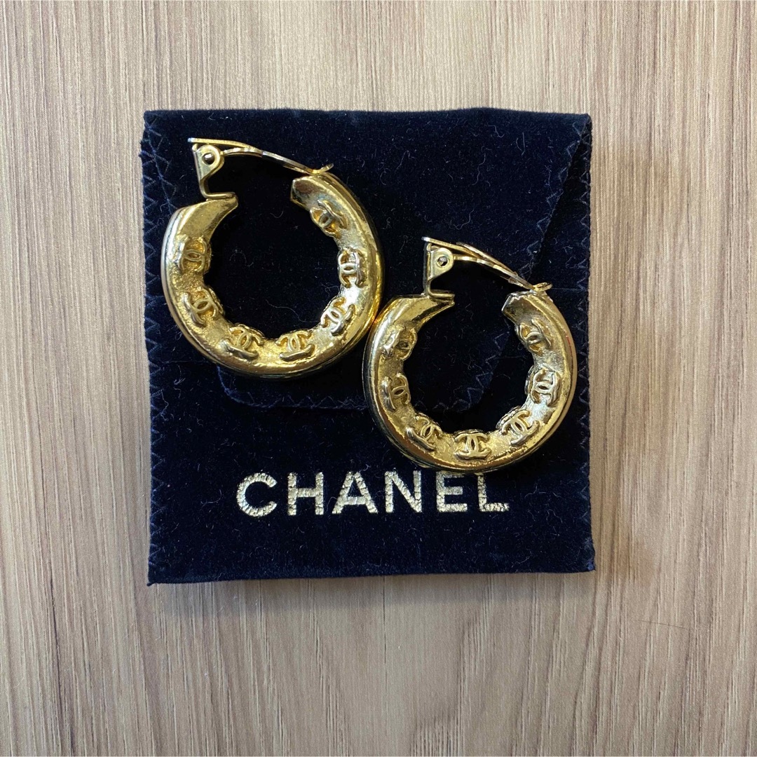 CHANEL シャネル フープ イヤリング ゴールド ロゴ - イヤリング