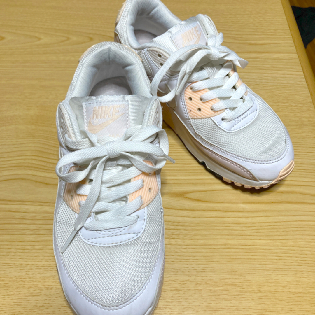 NIKE(ナイキ)のNIKE AIRMAX90 24cm ホワイト レディースの靴/シューズ(スニーカー)の商品写真