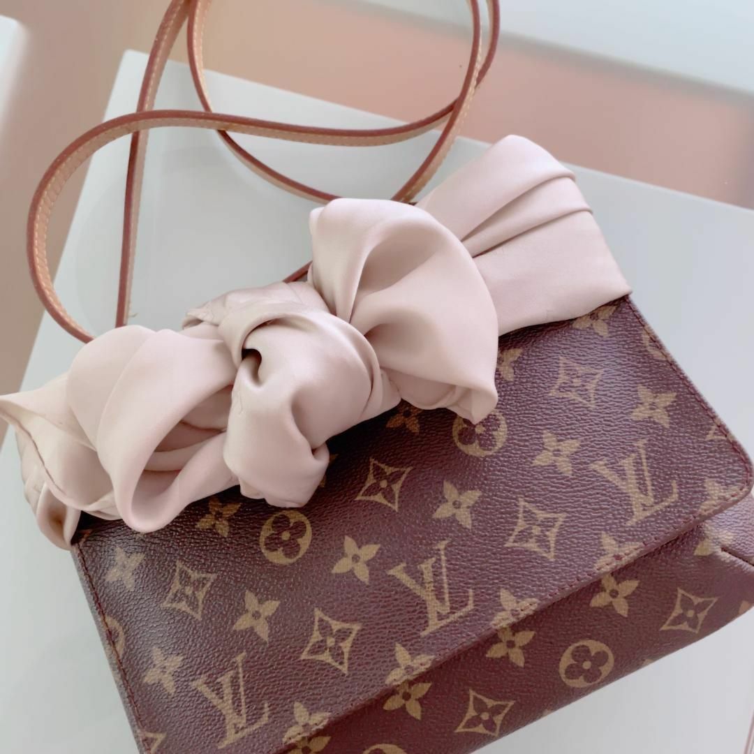 【LOUIS VUITTON ヴィトン 】 レア ✨シルク スカーフ ベージュ 2