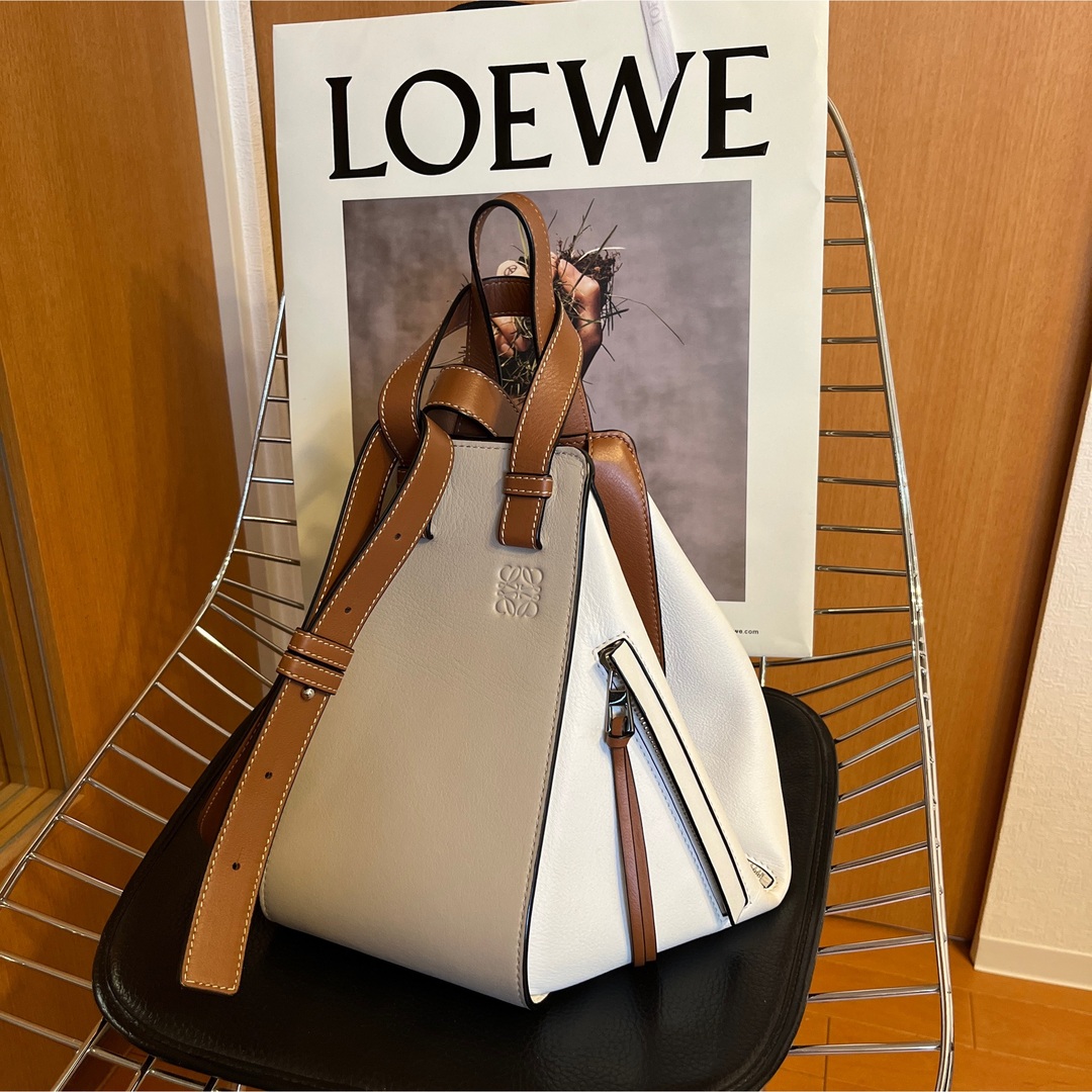 LOEWE(ロエベ)のハンモック　スモール　ライトオーク レディースのバッグ(ハンドバッグ)の商品写真