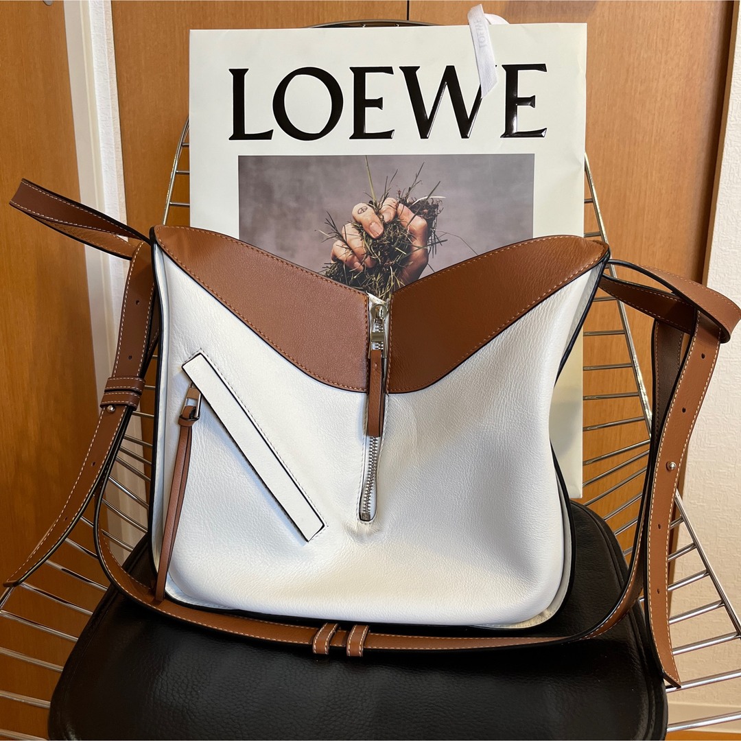 LOEWE(ロエベ)のハンモック　スモール　ライトオーク レディースのバッグ(ハンドバッグ)の商品写真