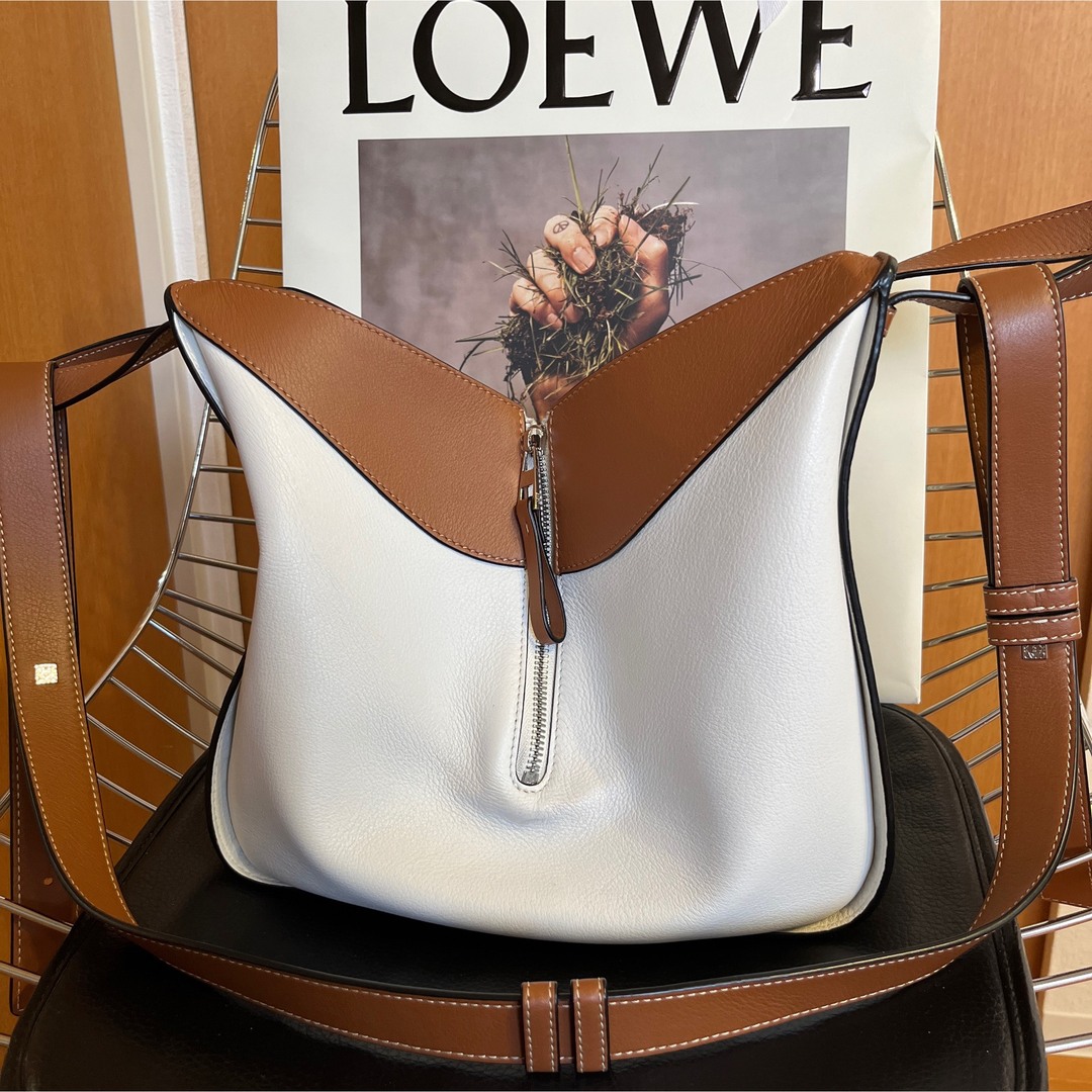 LOEWE(ロエベ)のハンモック　スモール　ライトオーク レディースのバッグ(ハンドバッグ)の商品写真