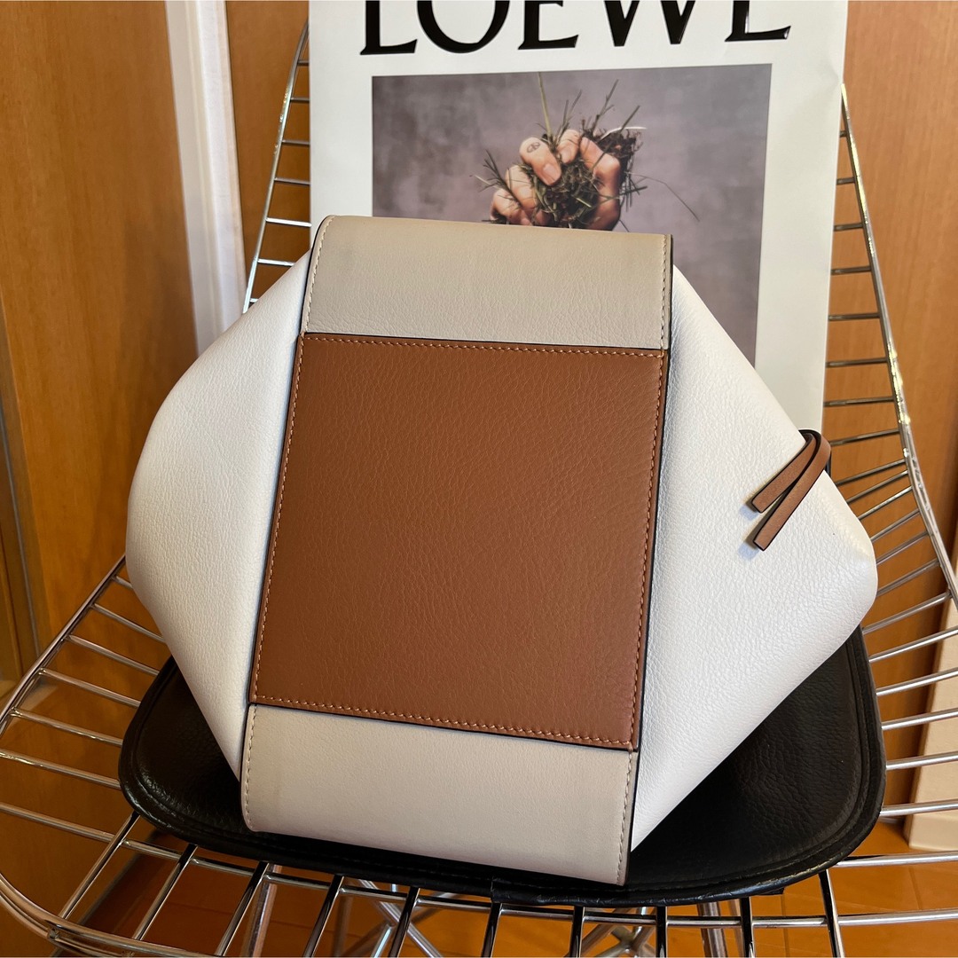 LOEWE(ロエベ)のハンモック　スモール　ライトオーク レディースのバッグ(ハンドバッグ)の商品写真