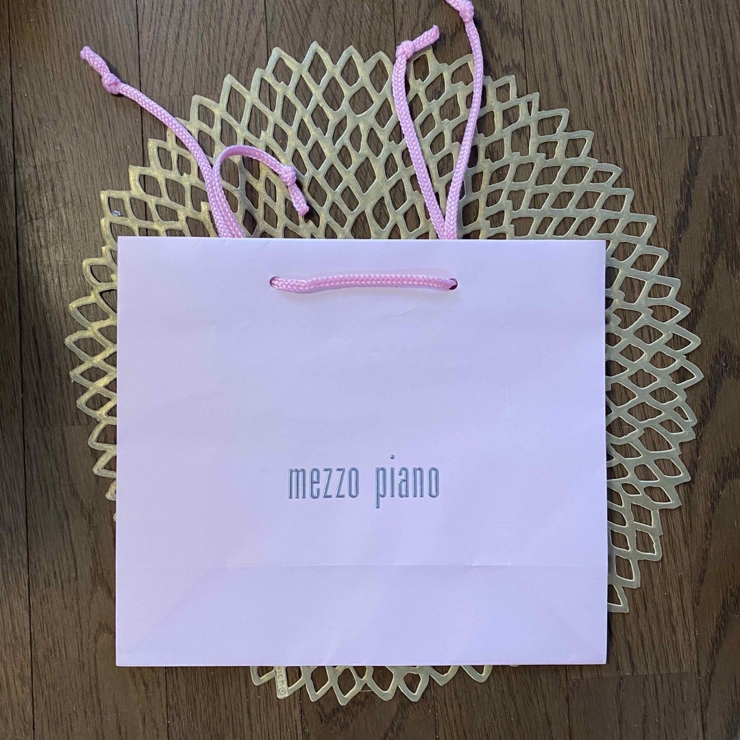 mezzo piano(メゾピアノ)のメゾピアノ　紙袋　ショップ袋 レディースのバッグ(ショップ袋)の商品写真