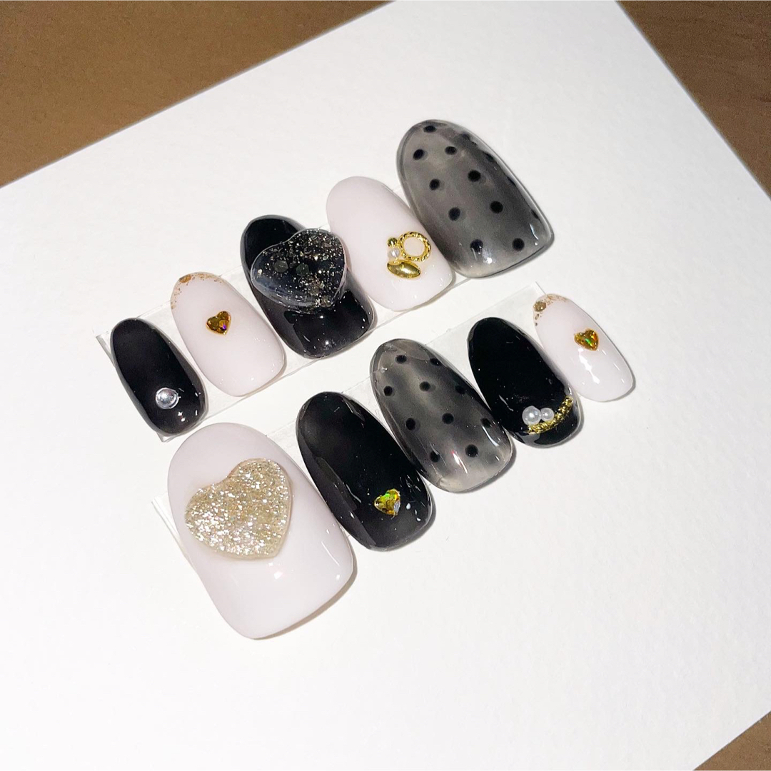 【現品】ハート　韓国　ブラック レギュラーオーバル ハンドメイドのアクセサリー(ネイルチップ)の商品写真