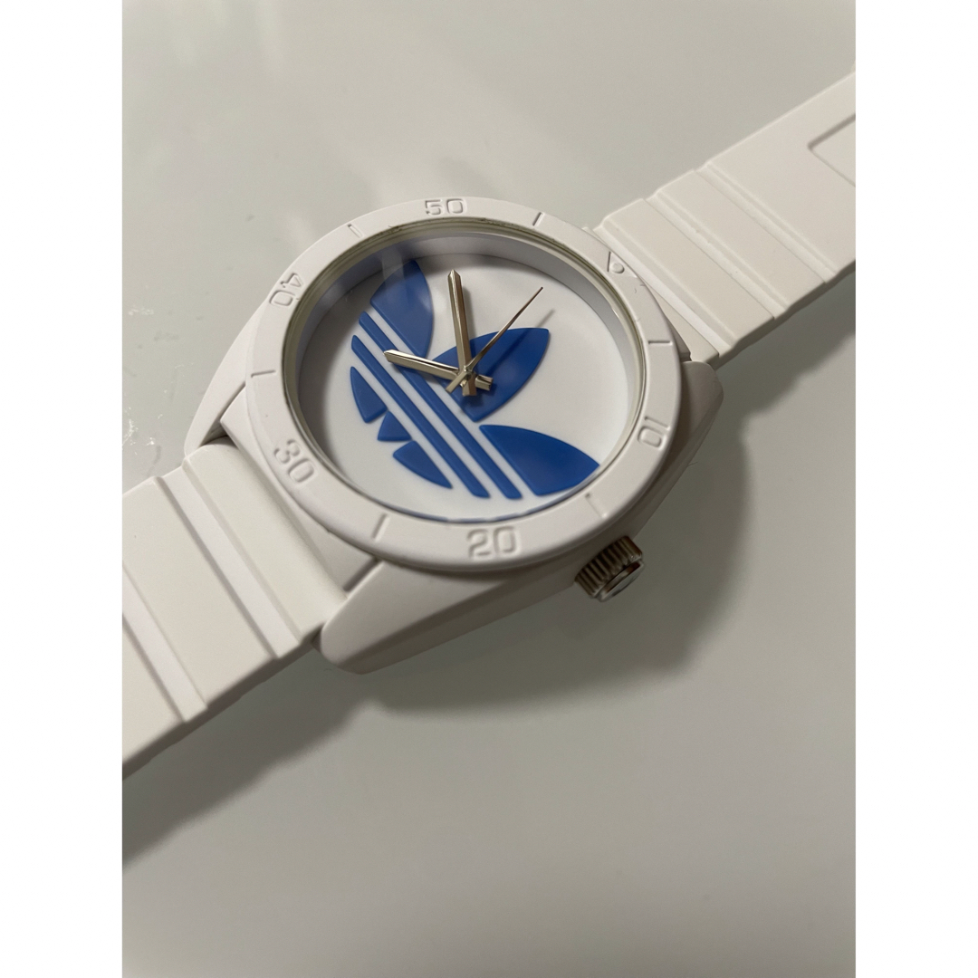 adidas(アディダス)のアディダス　時計　ホワイト　美品 レディースのファッション小物(腕時計)の商品写真