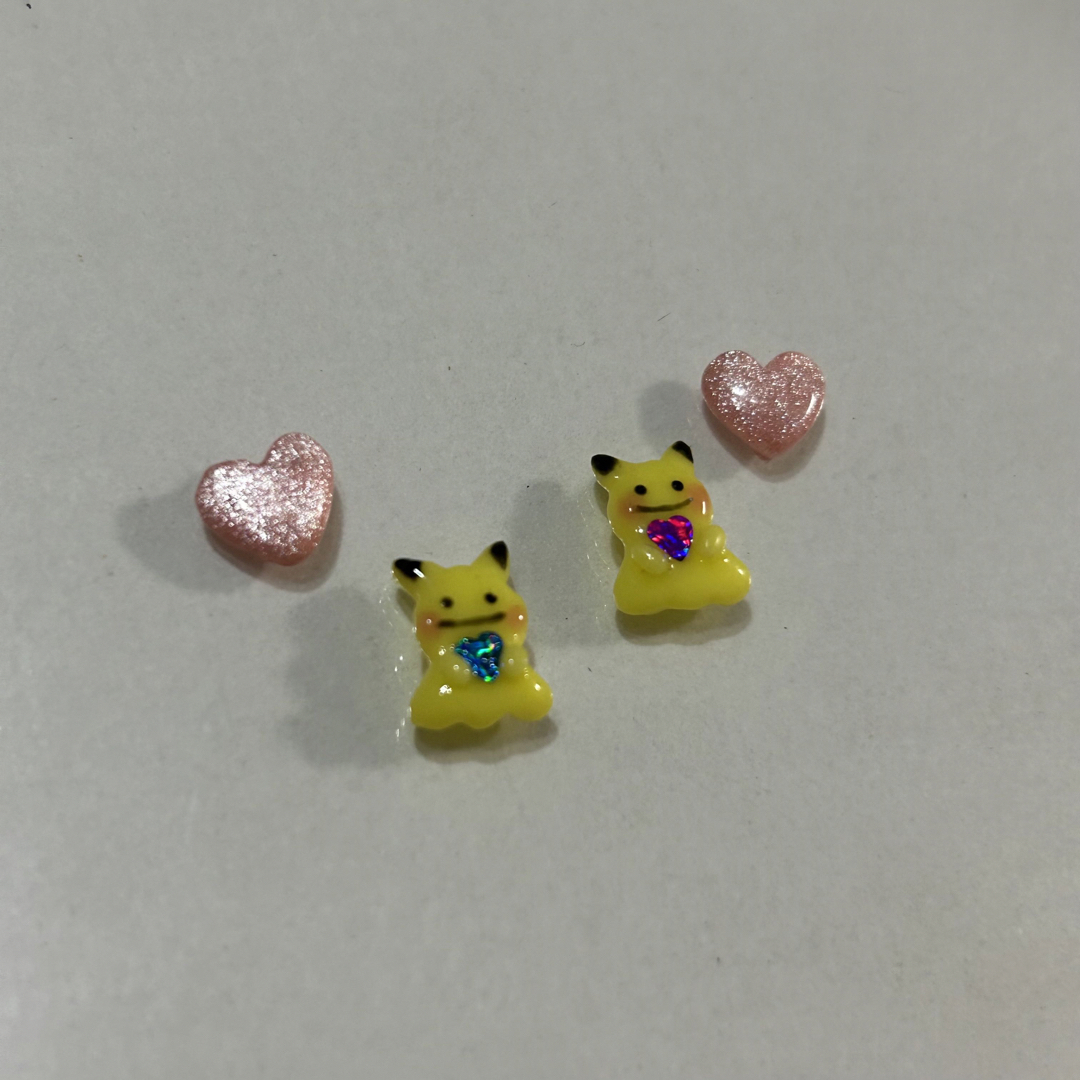 ポケモン　メタモン　ピカチュウ　ネイルパーツ コスメ/美容のネイル(デコパーツ)の商品写真