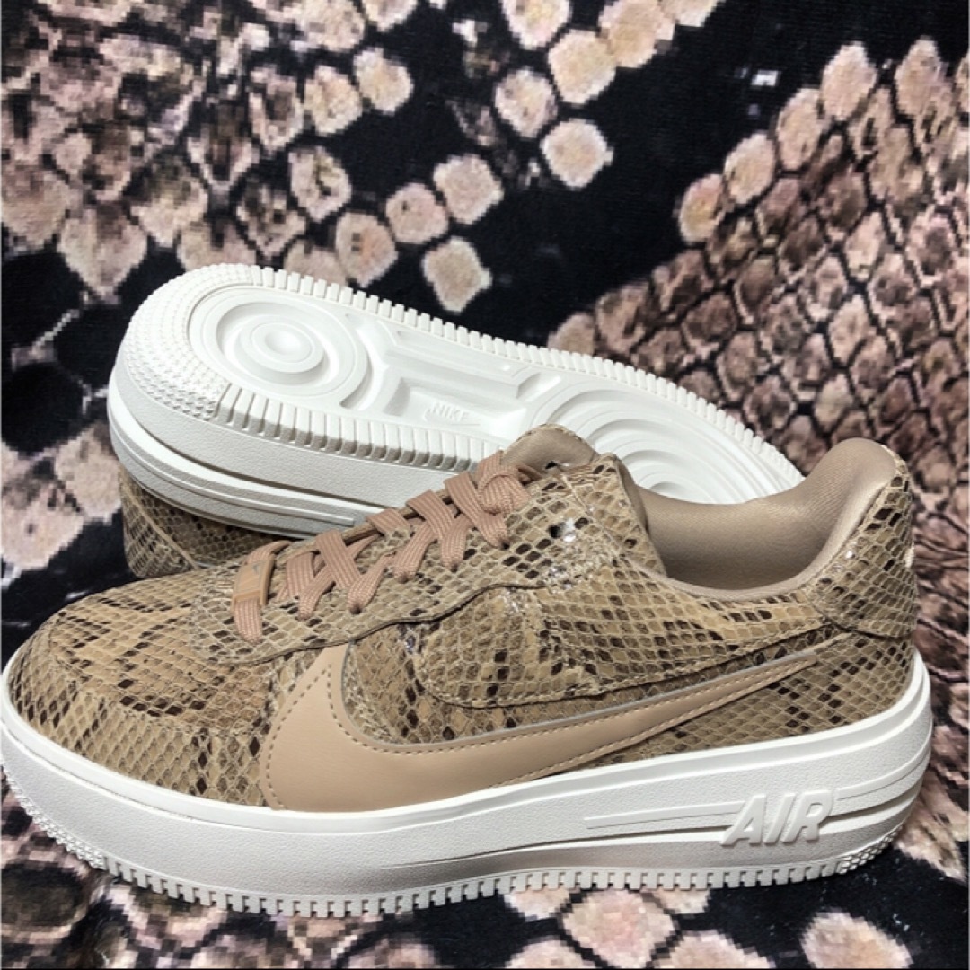 NIKE - ラスト1点‼️ NIKE✨AIR FORCE 1✨ヘビ柄✨W28cmの通販 NIKE - ラスト1点‼️ NIKE✨AIR FORCE 1✨ヘビ柄✨W28cmの通販