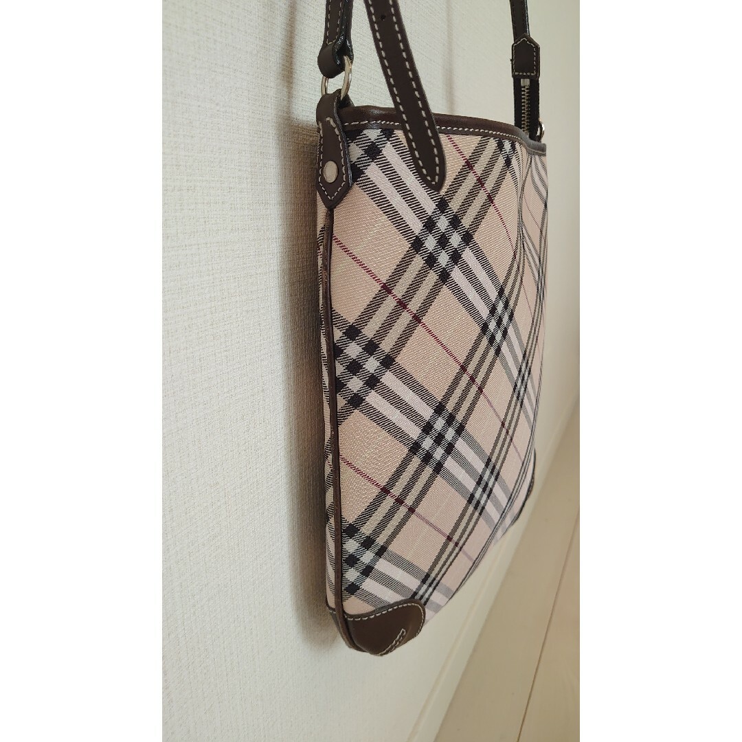 BURBERRY BLUE LABEL(バーバリーブルーレーベル)の専用★【レア商品✨】BURBERRY　バーバリ　ショルダーバッグ　ピンクベージュ レディースのバッグ(ショルダーバッグ)の商品写真