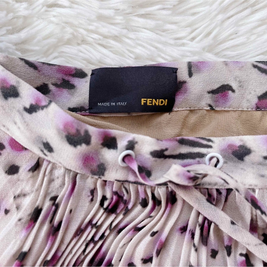 【美品】FENDI フェンディ　アニマル柄　ひざ丈スカート　40  シルク