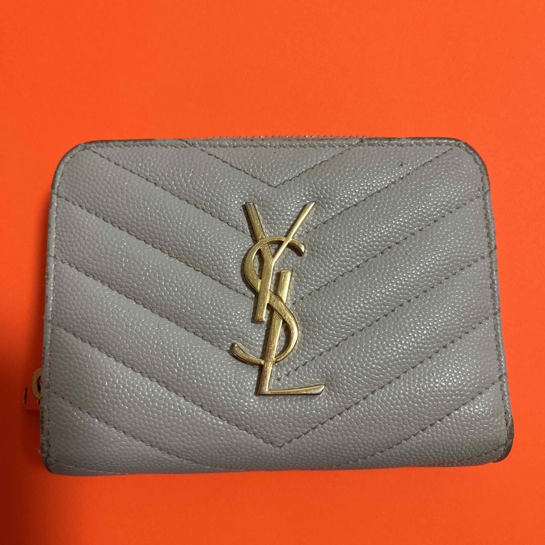 Yves Saint Laurent(イヴサンローラン)のイヴ・サンローラン　財布　白 レディースのファッション小物(財布)の商品写真
