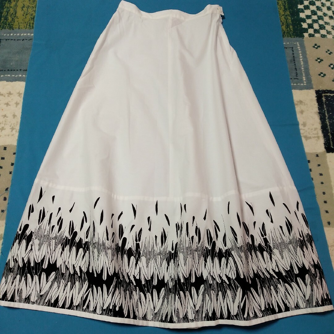 アニエスベー【新品】羽プリントの素敵なフレアスカートスカート