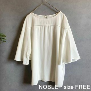 ノーブル(Noble)のNOBLE オフホワイトブラウス(シャツ/ブラウス(半袖/袖なし))