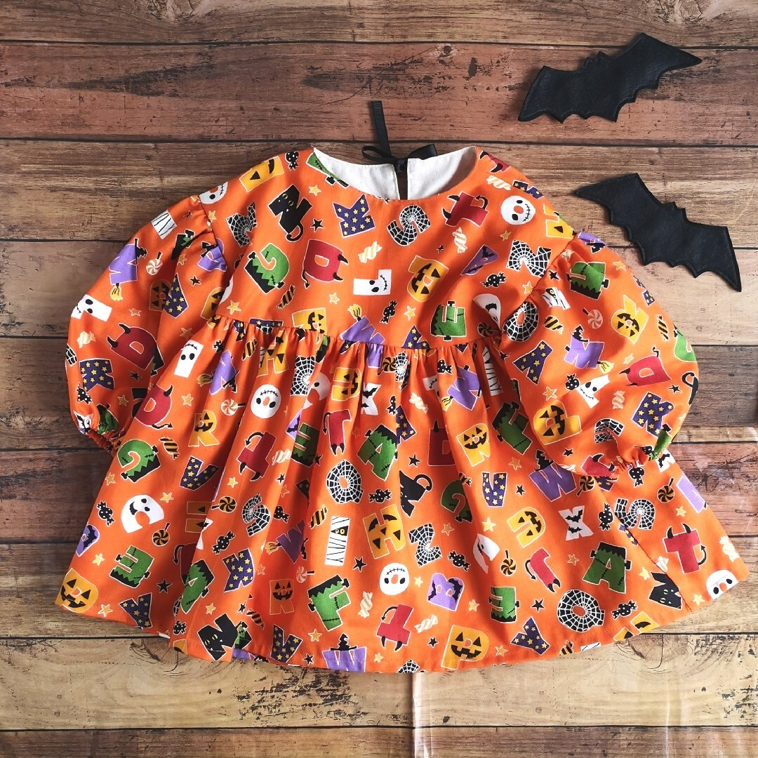 キュートなハロウィンワンピース キッズ/ベビー/マタニティのキッズ服女の子用(90cm~)(ワンピース)の商品写真