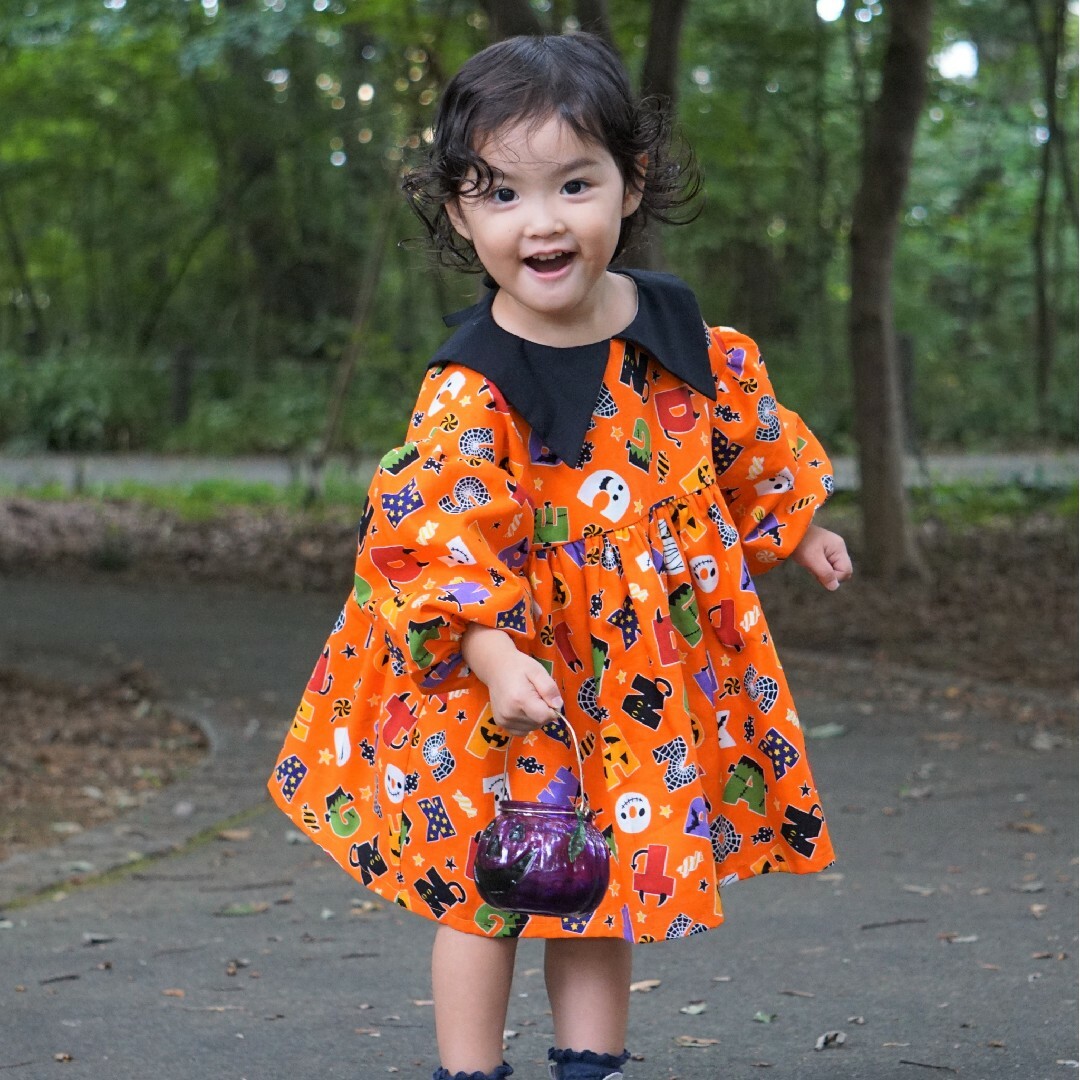 キュートなハロウィンワンピース キッズ/ベビー/マタニティのキッズ服女の子用(90cm~)(ワンピース)の商品写真