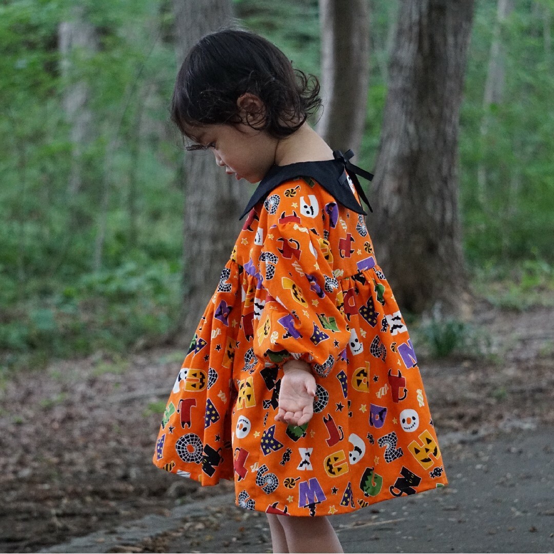 キュートなハロウィンワンピース キッズ/ベビー/マタニティのキッズ服女の子用(90cm~)(ワンピース)の商品写真