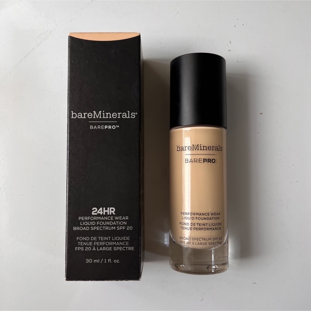 bareMinerals(ベアミネラル)のベアミネラル　ベアプロ　リキッドファンデーション コスメ/美容のベースメイク/化粧品(ファンデーション)の商品写真