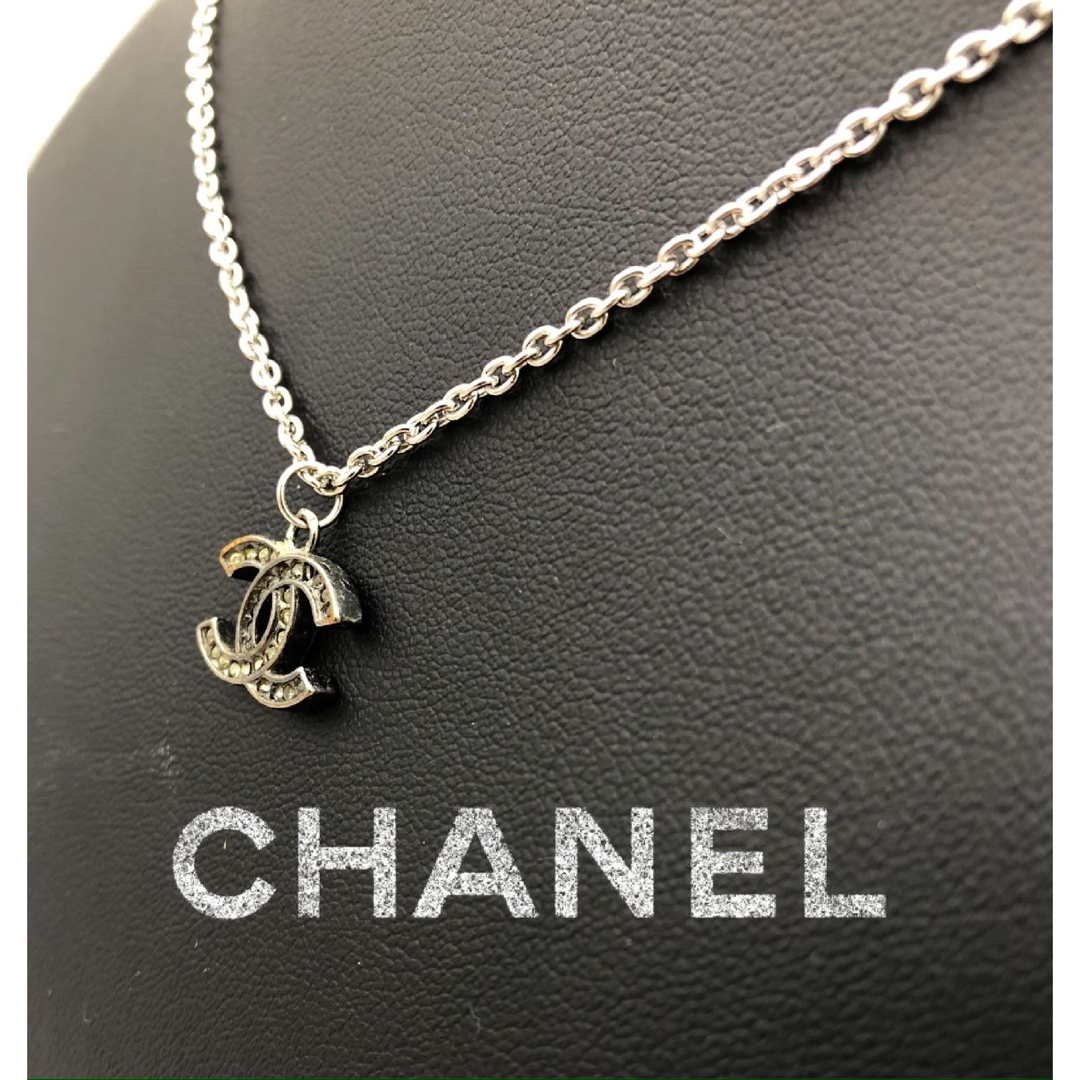 CHANEL シャネル　ココマークラインストーン　ネックレストップ　シルバー