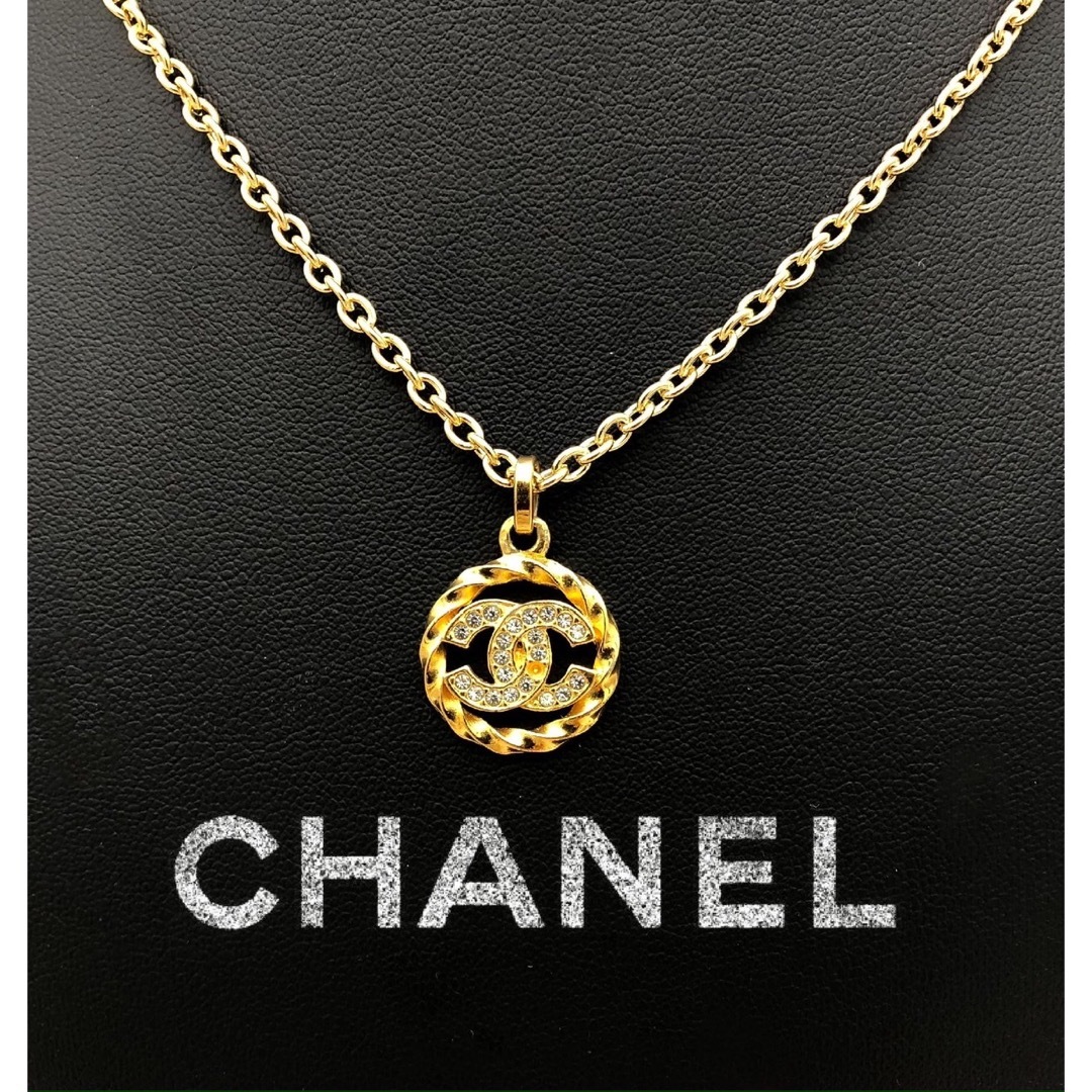 CHANEL シャネル　ココマーク　ラインストーン　ネックレストップ　ゴールドのサムネイル