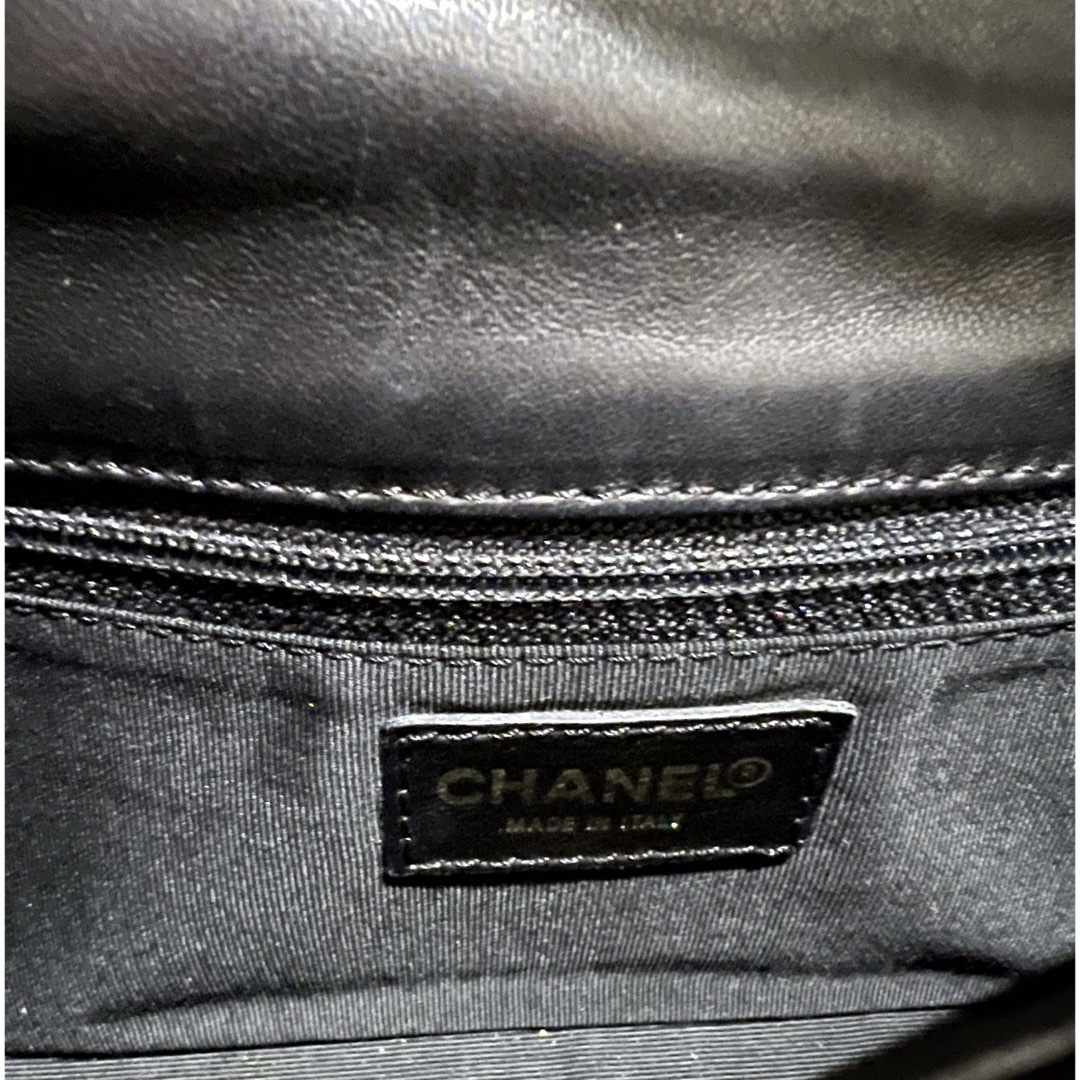 CHANEL(シャネル)の新品同様　CHANEL シャネル　チョコバー　ショルダーバッグ　 レディースのバッグ(ショルダーバッグ)の商品写真