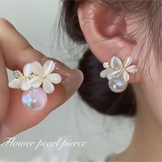 【新品】花 フラワー パール 大きめ ピアス 高級 結婚式(ピアス)