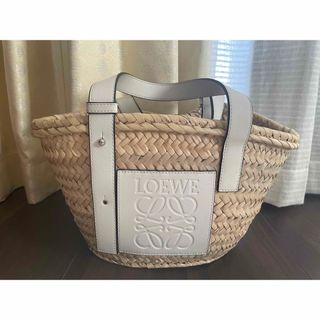 ロエベ(LOEWE)の「ロエベ】カゴバック　正規品　カゴバッグ　ホワイト　スモール　バケット(かごバッグ/ストローバッグ)