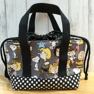 ピーナッツ(PEANUTS)のSNOOPY　仲間達グレー　巾着トートバッグ　お弁当袋 Handmade(トートバッグ)