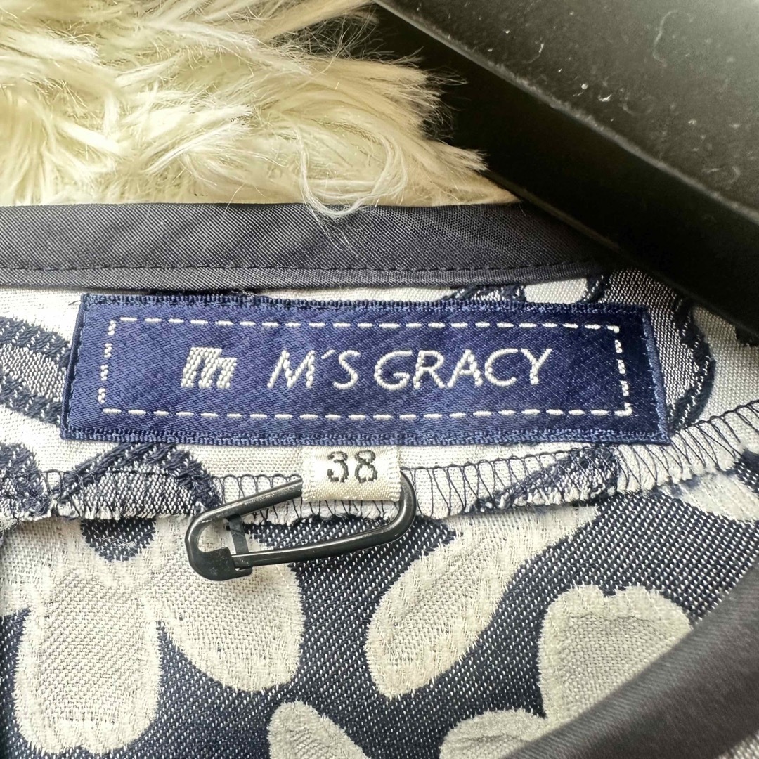 M'S GRACY(エムズグレイシー)のエムズグレイシー リボンワンピース 花柄 刺繍 フレンチスリーブ 38 Mサイズ レディースのワンピース(ひざ丈ワンピース)の商品写真