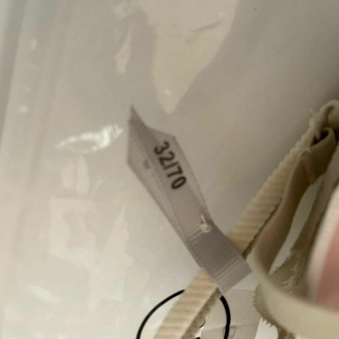 B70 ホワイト　フェリチュール フルールレースブラ 極ふわ 上下セット レディースの下着/アンダーウェア(ブラ&ショーツセット)の商品写真