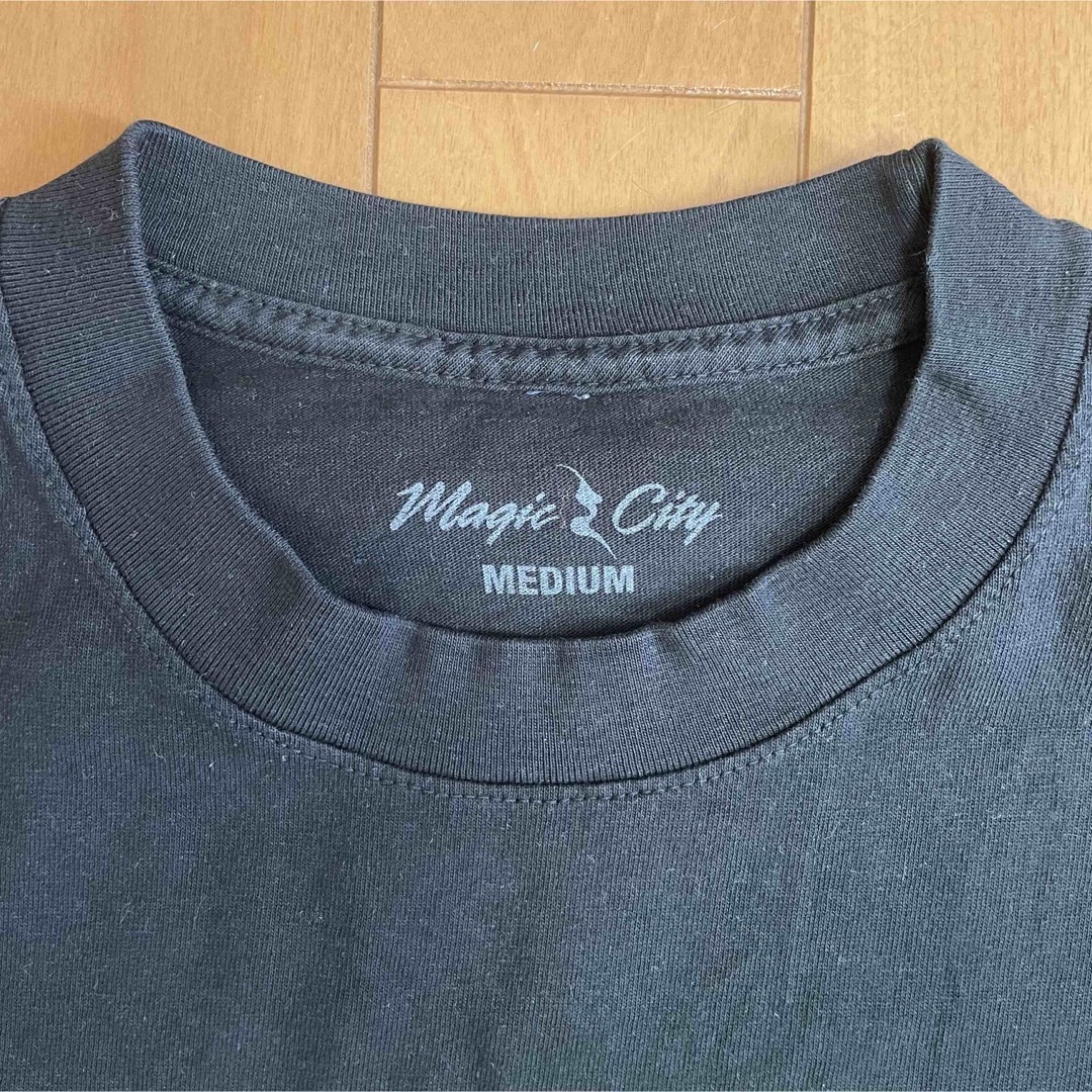 PLEASURES(プレジャー)のPleasures x Magic City Tシャツ メンズのトップス(Tシャツ/カットソー(半袖/袖なし))の商品写真