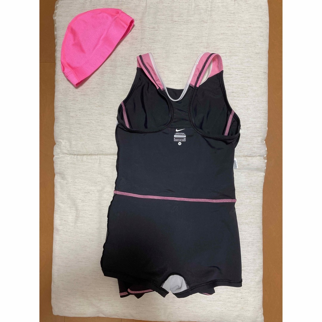 NIKE(ナイキ)のNIKE水着150  &スイミングキャップ 新品 キッズ/ベビー/マタニティのキッズ服女の子用(90cm~)(水着)の商品写真