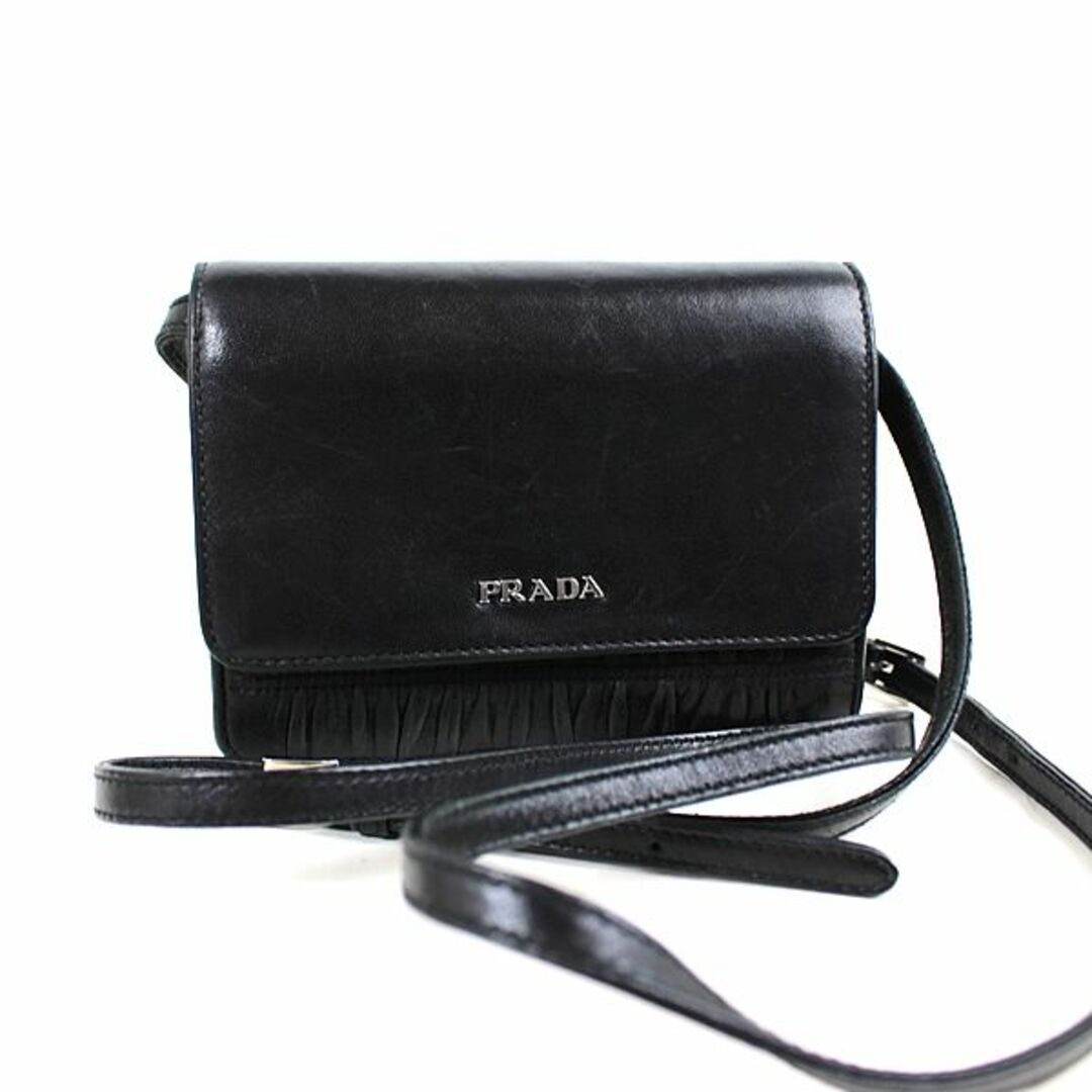 プラダ　ショルダーバッグ　PRADA　ポシェット　斜め掛け　ブラック　黒　ミニバッグ　斜め掛けかばん　r174