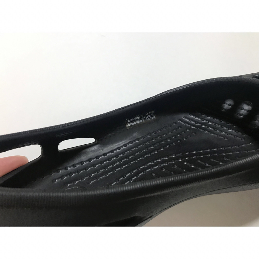 crocs(クロックス)のクロックスサンダル　黒　23〜23.5cm レディースの靴/シューズ(サンダル)の商品写真