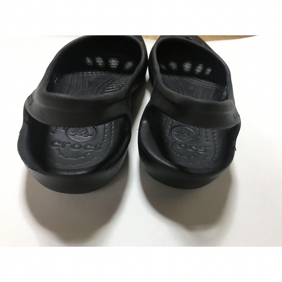 crocs(クロックス)のクロックスサンダル　黒　23〜23.5cm レディースの靴/シューズ(サンダル)の商品写真