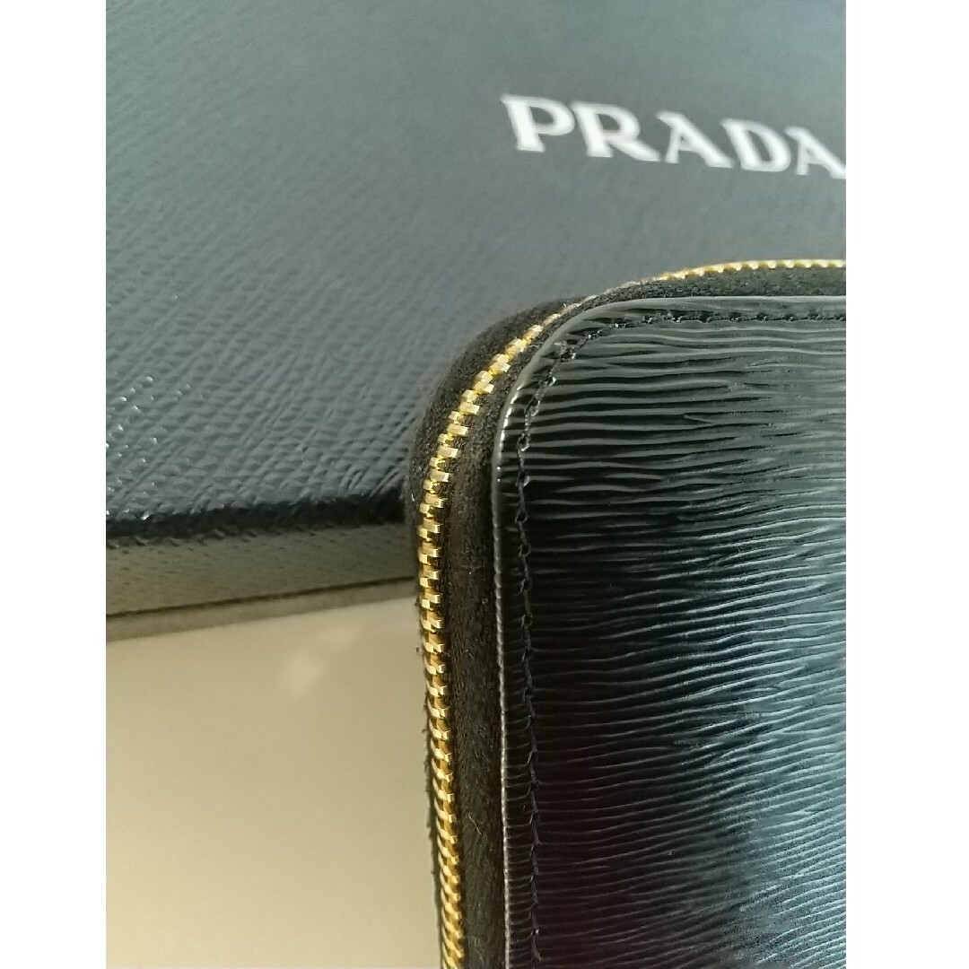 PRADA(プラダ)のPRADA プラダ 長財布(ラウンドファスナー) サフィアーノ メタル レディースのファッション小物(財布)の商品写真