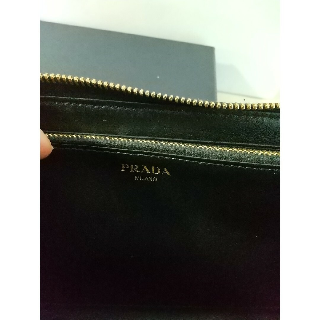 PRADA(プラダ)のPRADA プラダ 長財布(ラウンドファスナー) サフィアーノ メタル レディースのファッション小物(財布)の商品写真