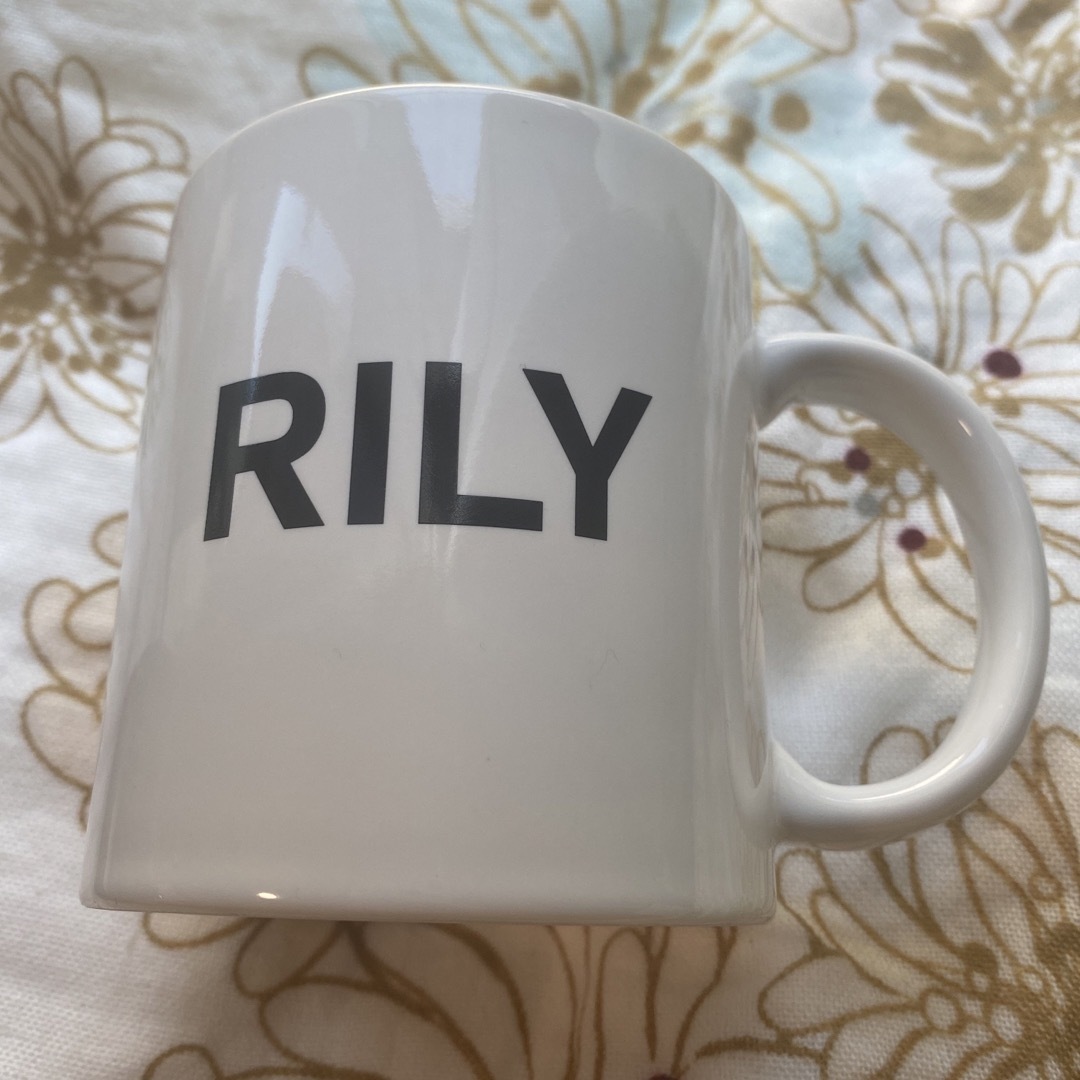 RILY マグカップ　ロゴ　白 | フリマアプリ ラクマ