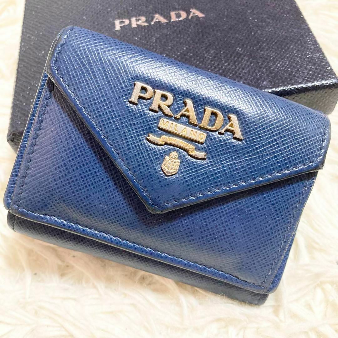 【極美品】PRADA 三つ折り財布 シルバー サフィアーノ アイコン ロゴ金具