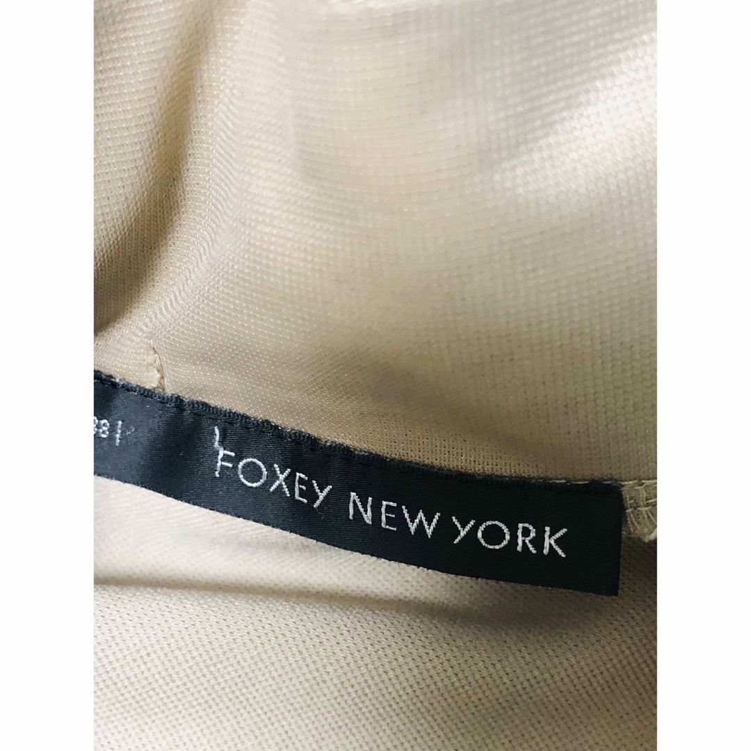 FOXEY NEW YORK(フォクシーニューヨーク)のFOXEY NEW YORK  フォクシー　ベージュ　ワンピース　ストレッチ レディースのワンピース(ひざ丈ワンピース)の商品写真