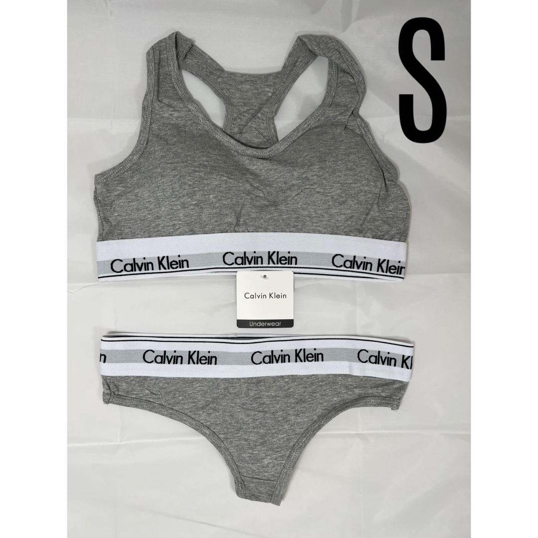 Calvin Klein(カルバンクライン)の【専用】Calvin Kleinブラ&ショーツ セット グレー&ブラックS レディースの下着/アンダーウェア(ブラ&ショーツセット)の商品写真