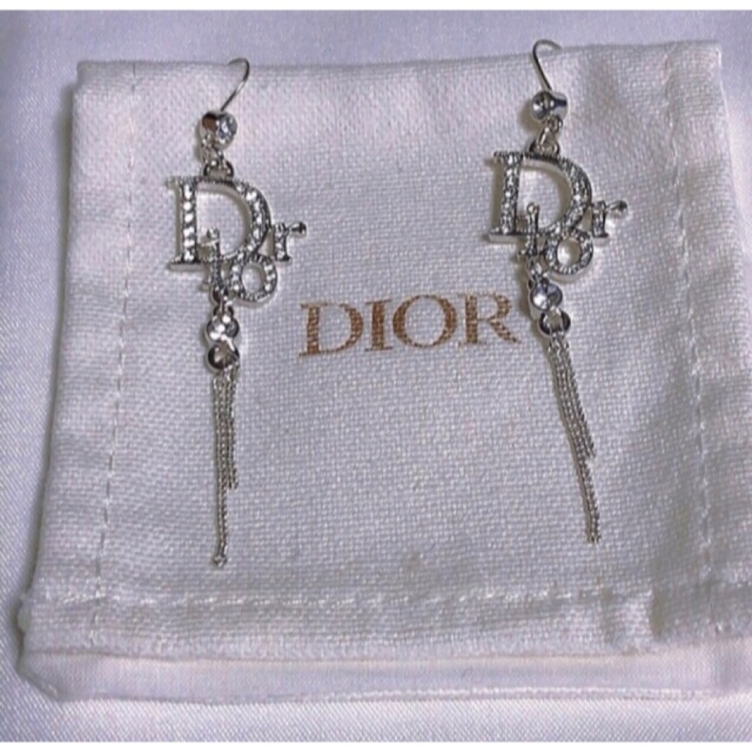 Christian Dior 揺れるピアス シルバー CD ロゴ 上品 ストーン