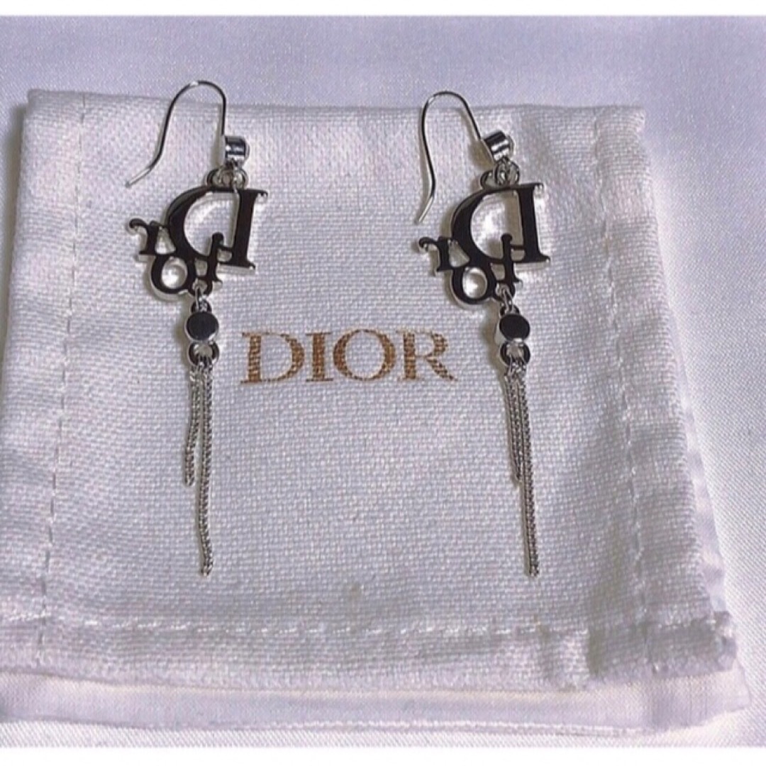 Christian Dior 揺れるピアス シルバー CD ロゴ 上品 ストーン