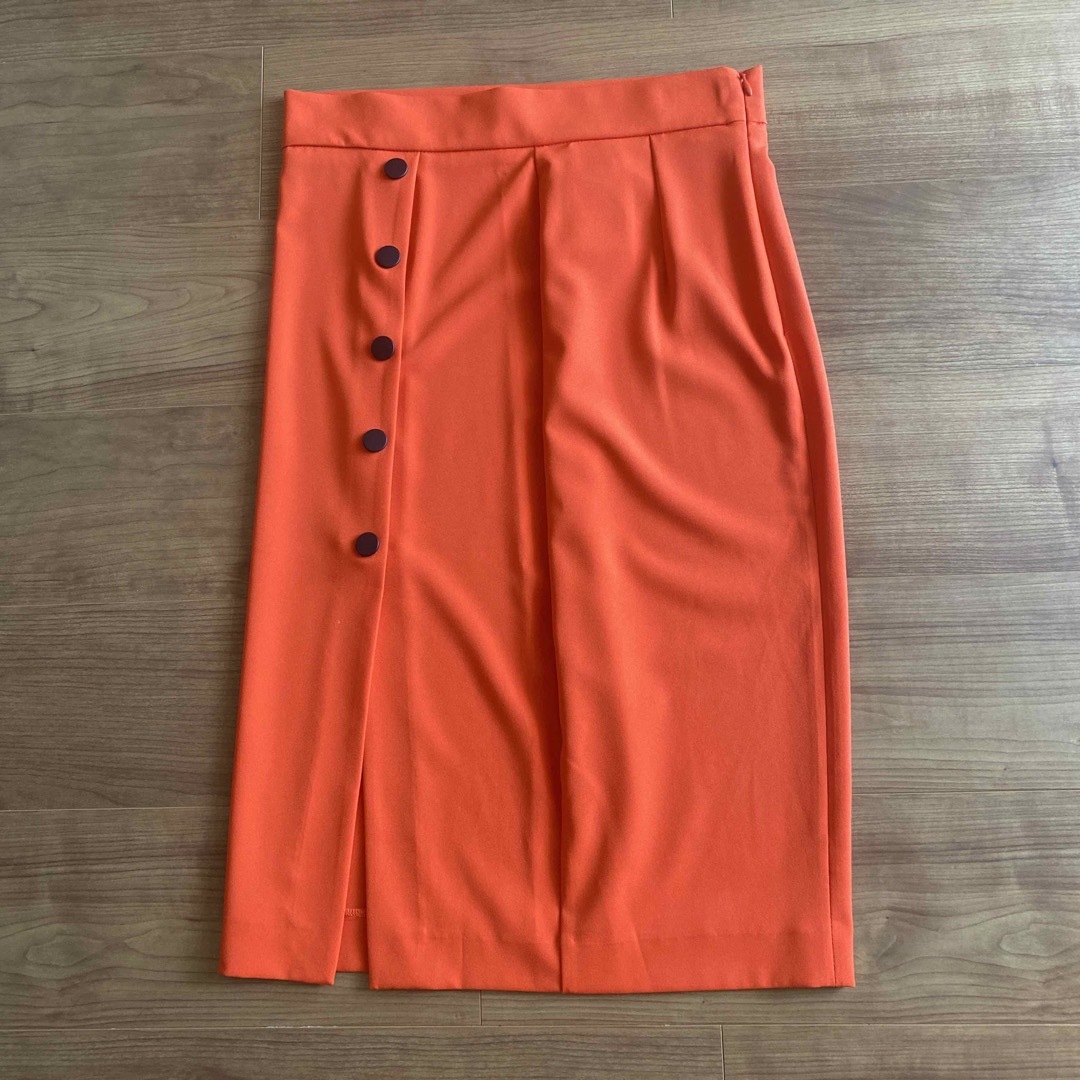 オレンジタイトスカート