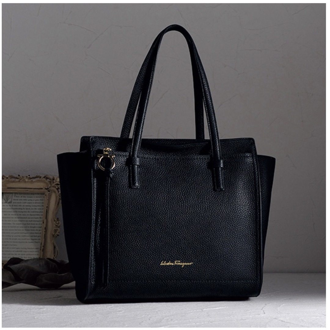 お値下げ SALVATORE FERRAGAMOトートバッグ-