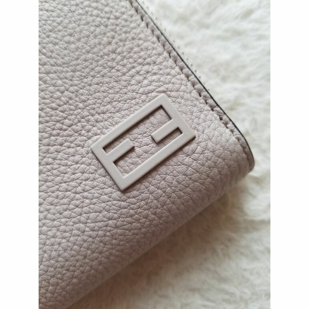 FENDI フェンディ FFバゲット バイカラー ラウンドファスナー 長財布