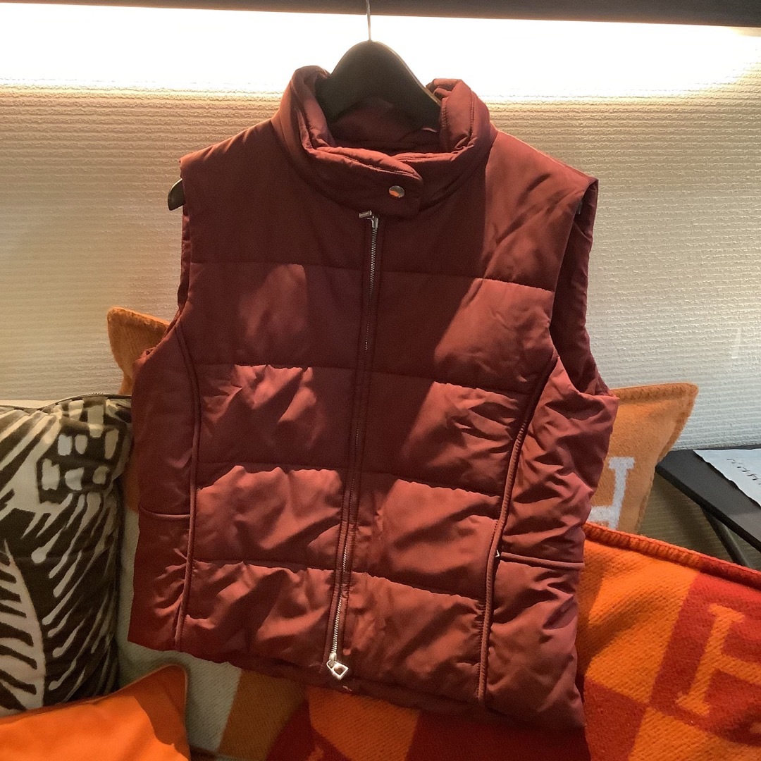 エルメス HERMES セリエボタン ダウンベスト ボルドー 【L】-eastgate.mk