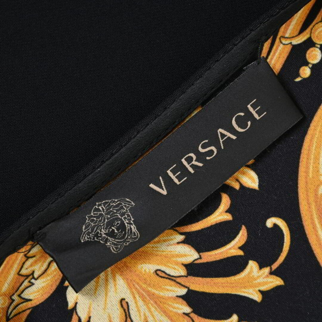 VERSACE(ヴェルサーチ)のVERSACE メデューサボタン ワンピース レディースのトップス(カーディガン)の商品写真