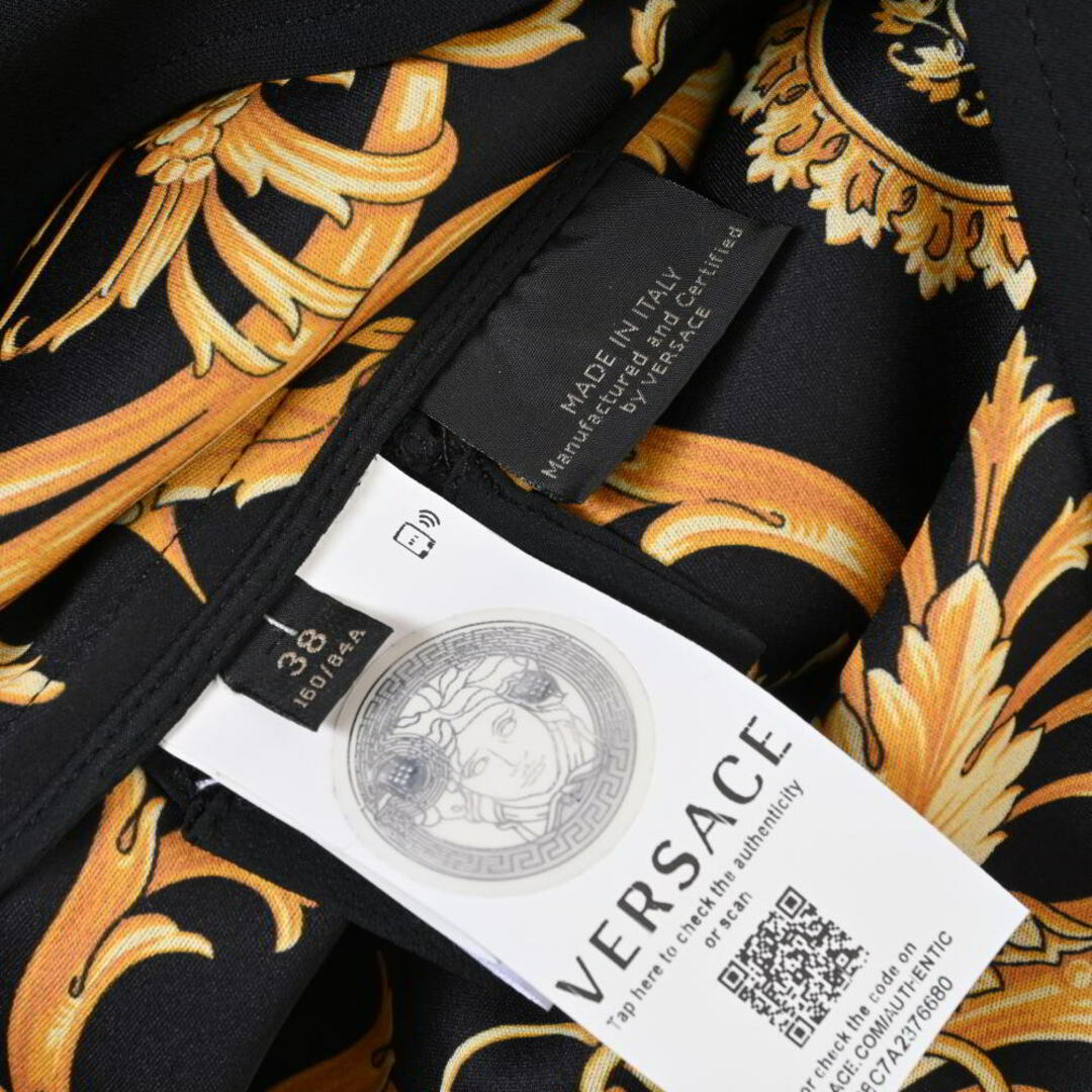 VERSACE(ヴェルサーチ)のVERSACE メデューサボタン ワンピース レディースのトップス(カーディガン)の商品写真