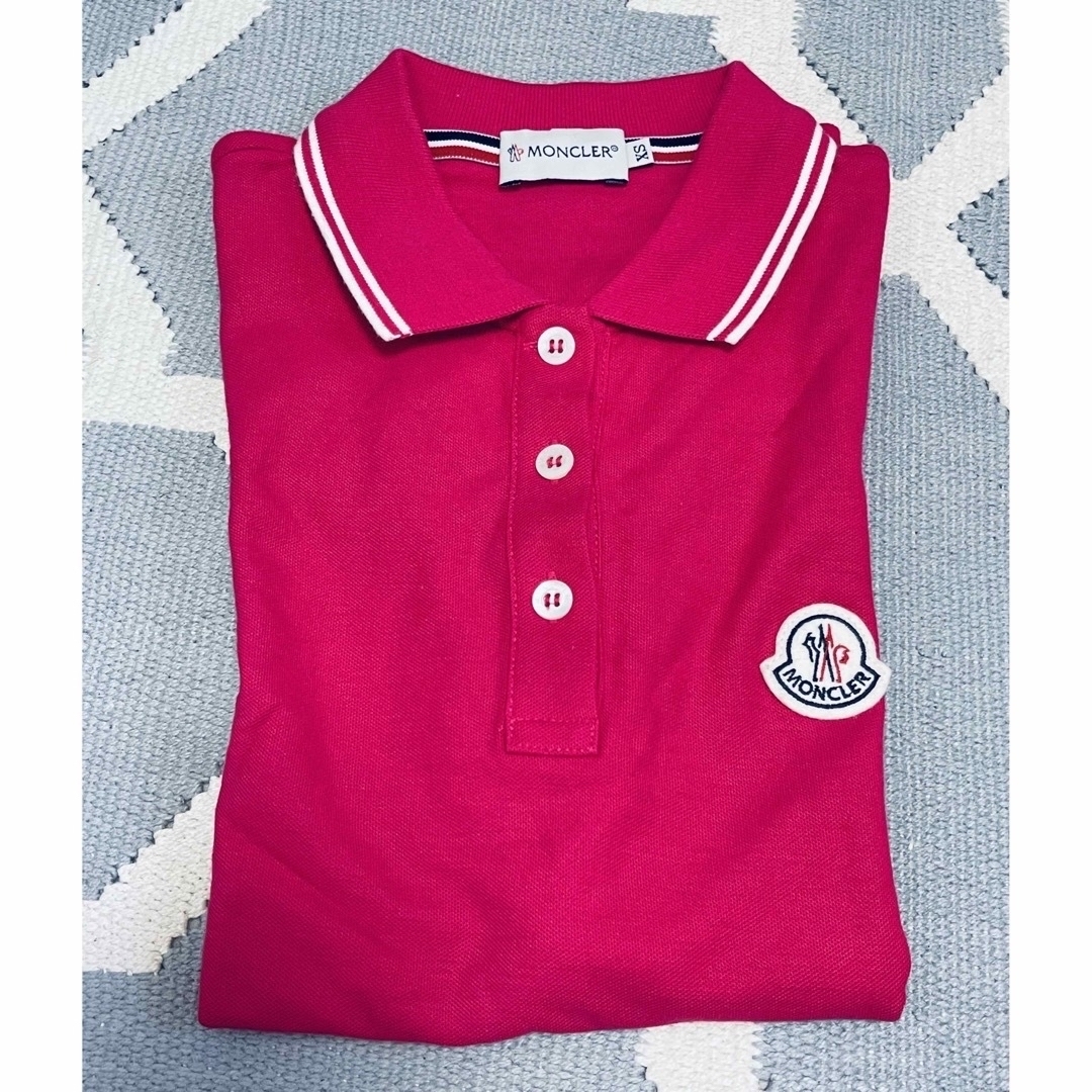MONCLER(モンクレール)の未使用　モンクレール　ポロシャツ　ピンク　XS  レディースのトップス(ポロシャツ)の商品写真