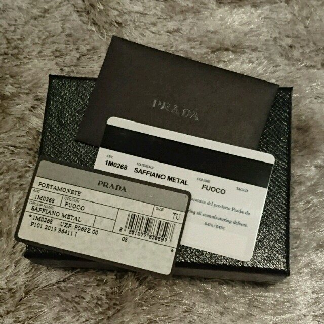 PRADA(プラダ)のかり様 美品♡PRADA♡正規 コインケース カードケース 赤 財布  レディースのファッション小物(コインケース)の商品写真